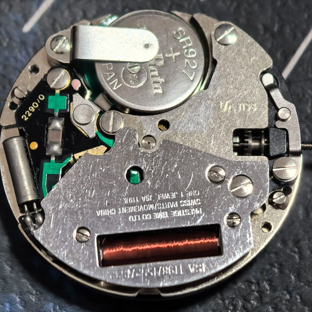 Swiss Made ISA1198 Quartz watch movement, no calendar, precision timekeeping for repairs and replacements.