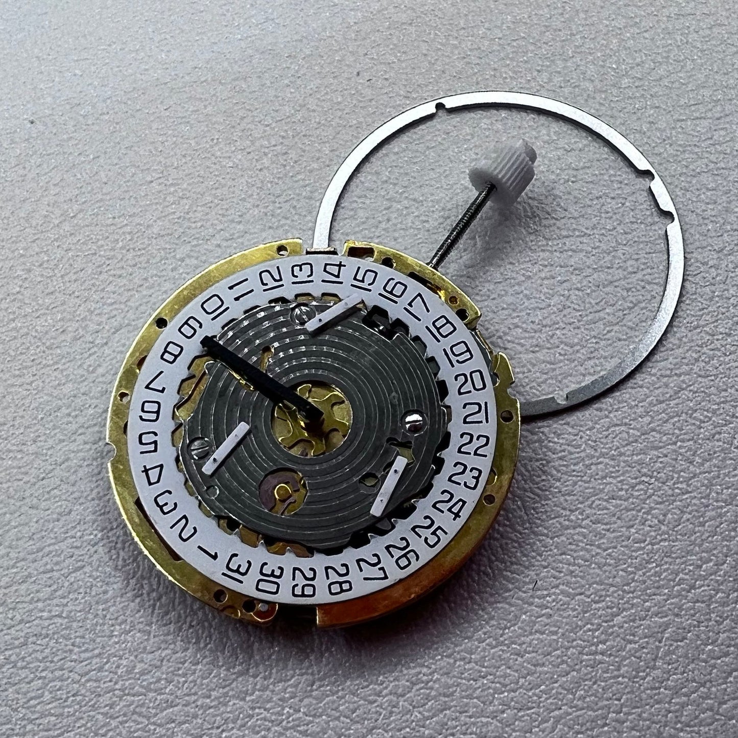 Swiss ISA 8171 Quartz Movement Date@4 White Disk 6 Hands Movement