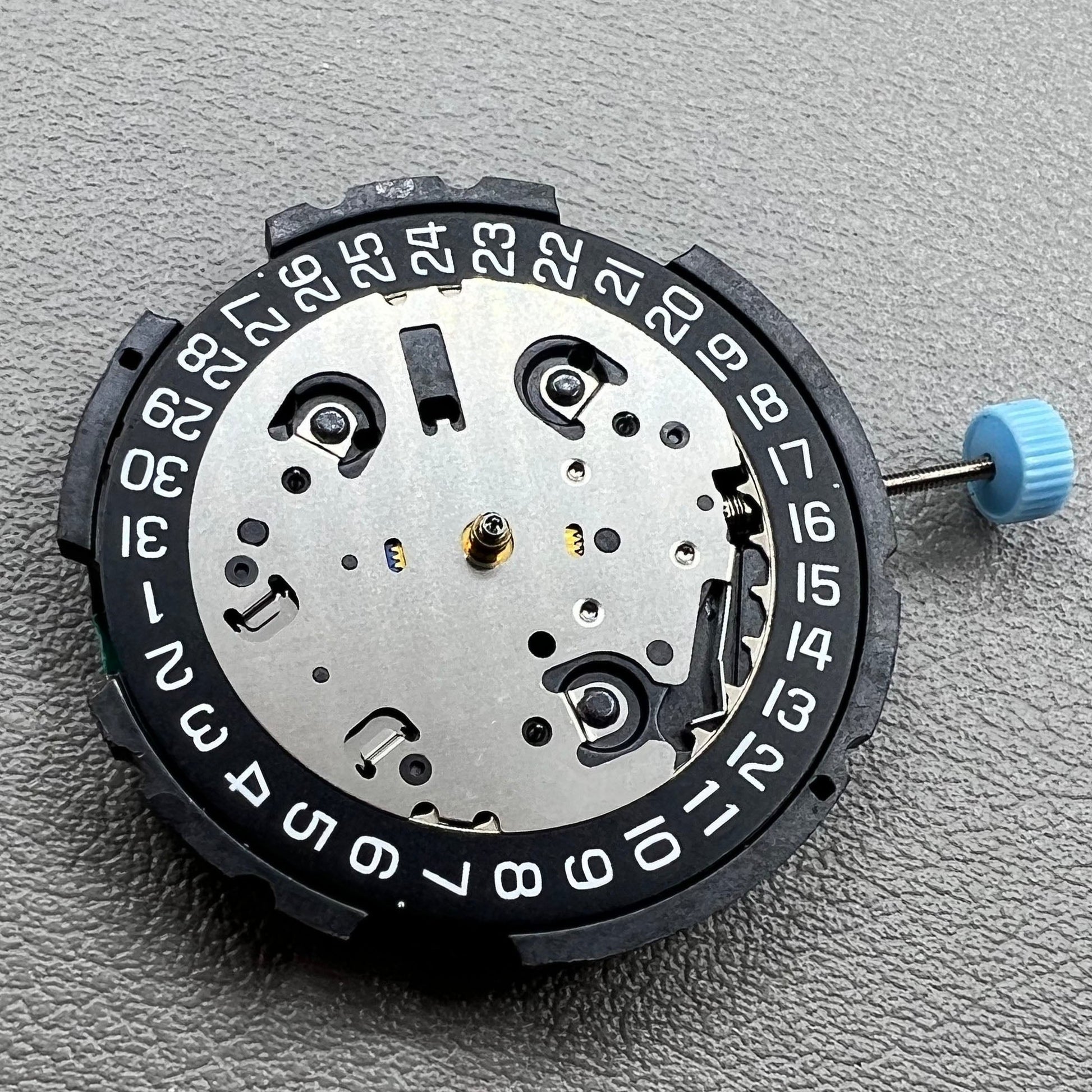ETA Quarzwerk G10.212 mit Datum bei 4 Uhr, gro�e Zeiger, kleine schwarze Sekunde, ideal f�r Uhrenzubeh�r