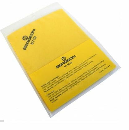 Bergeon 6032 anti-static cloth gently cleans watch glasses and Bakelite, protecting delicate surfaces.