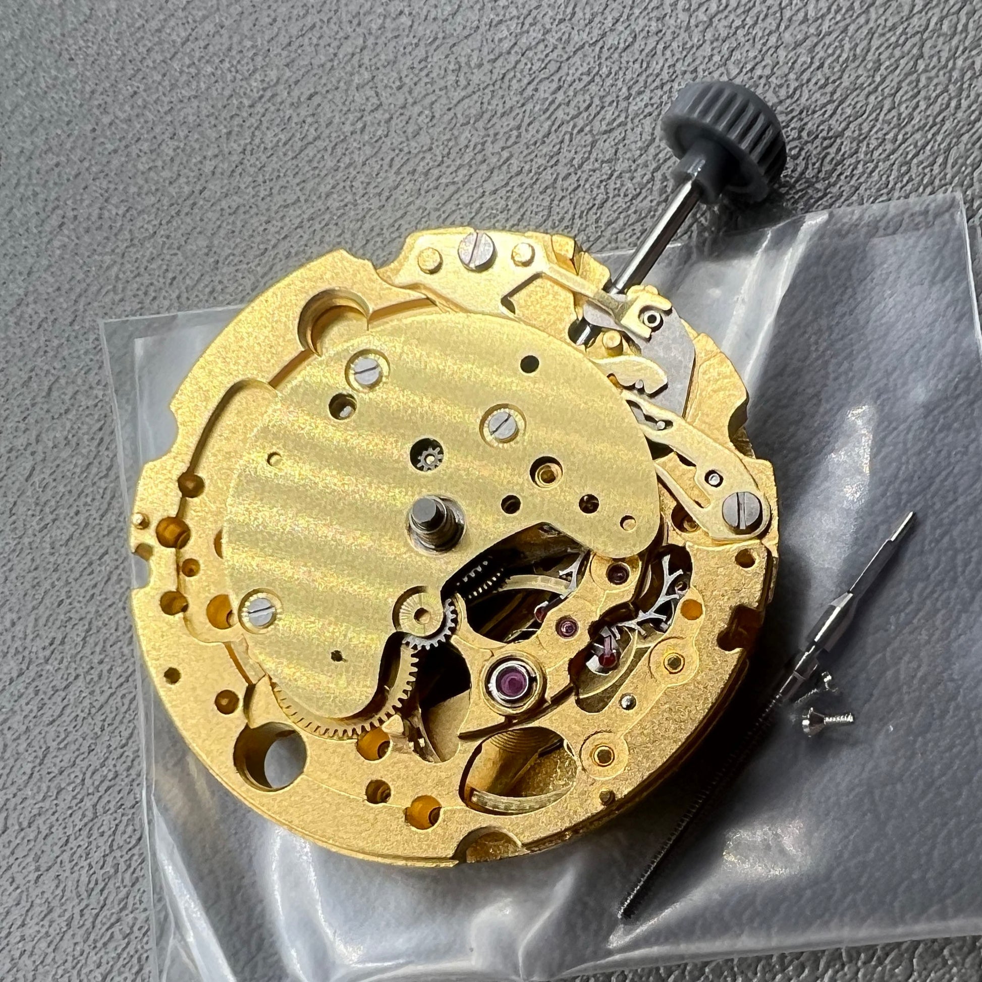 Golden plated Japan Miyota 82S7 automatic mechanical watch movement for precise timekeeping.