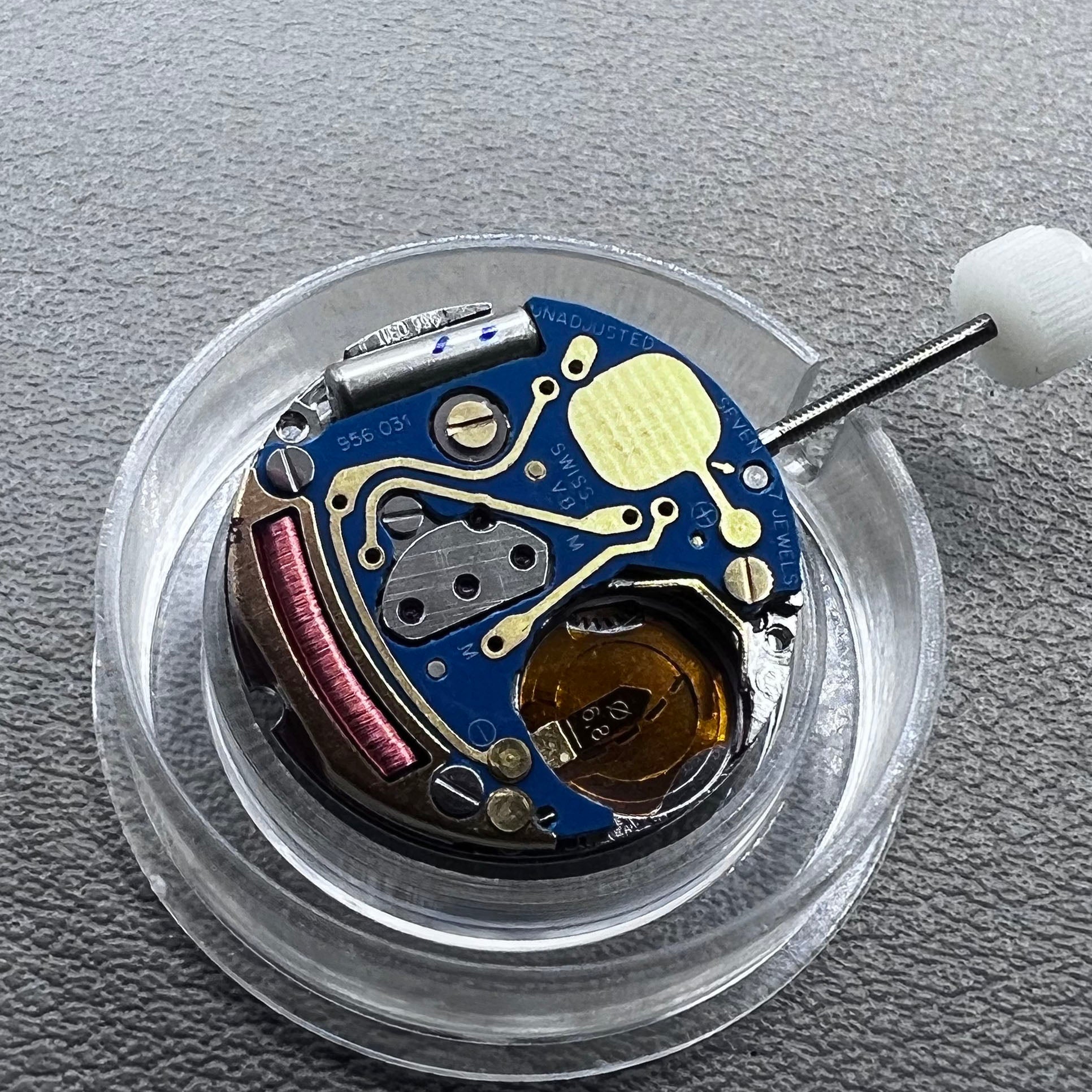 Swiss ETA 956.032 quartz watch movement with 2 hands, precise timekeeping for watchmakers.