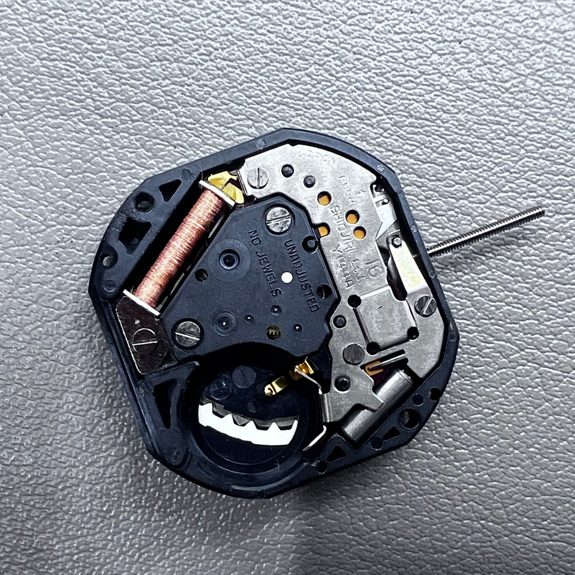 Japan Yl44A quartz watch movement with 3 hands, double calendar, and golden disk detail.