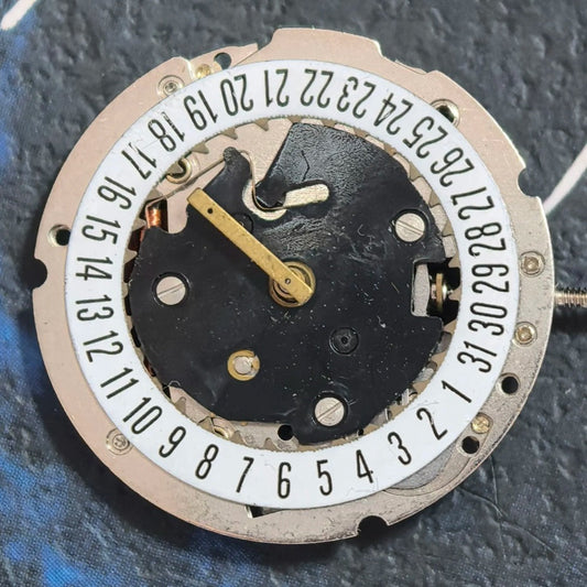 Montre à quartz ISA 389 de fabrication suisse, 3 aiguilles, calendrier unique