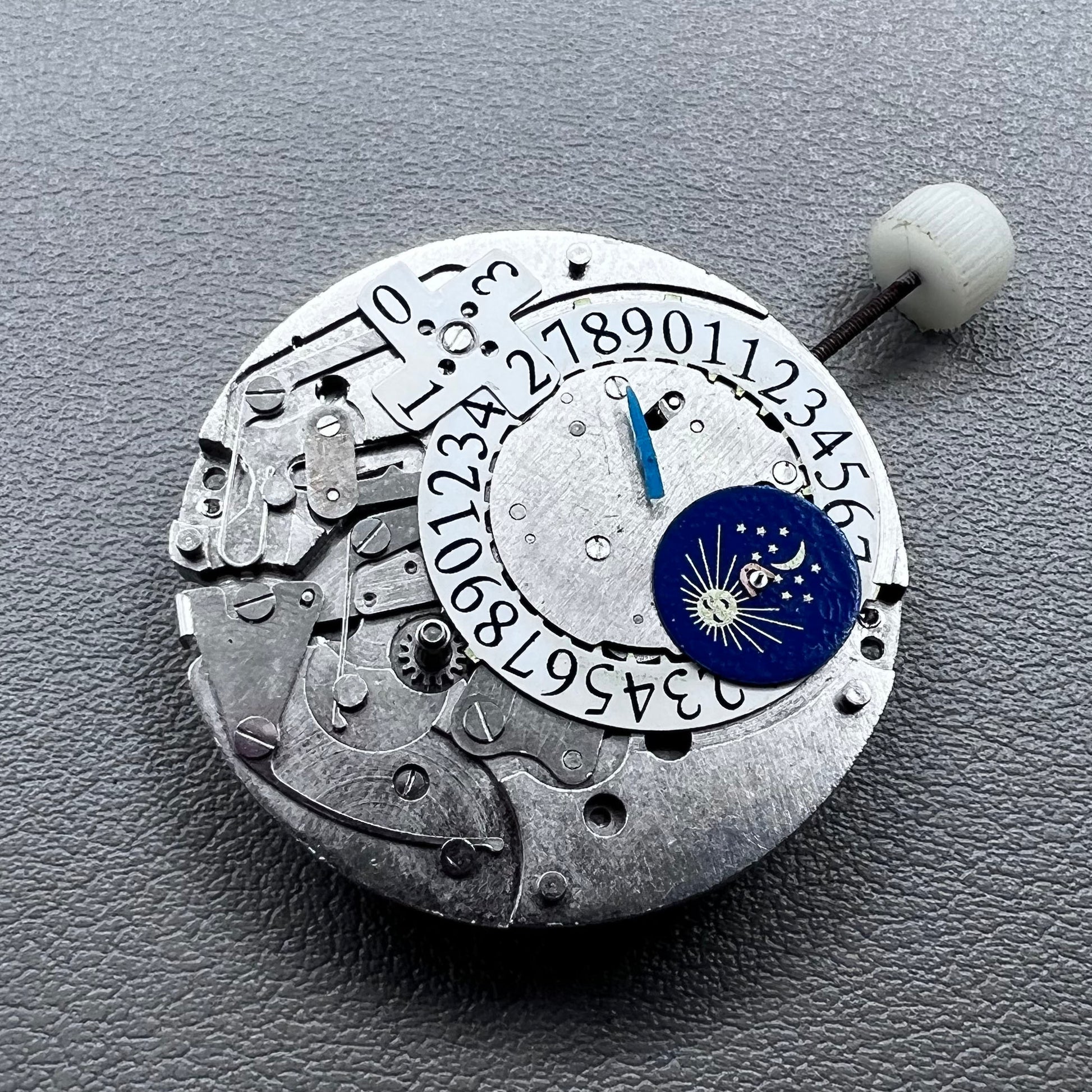 China Multifunctional automatic watch with mechanical movement and moon phase display