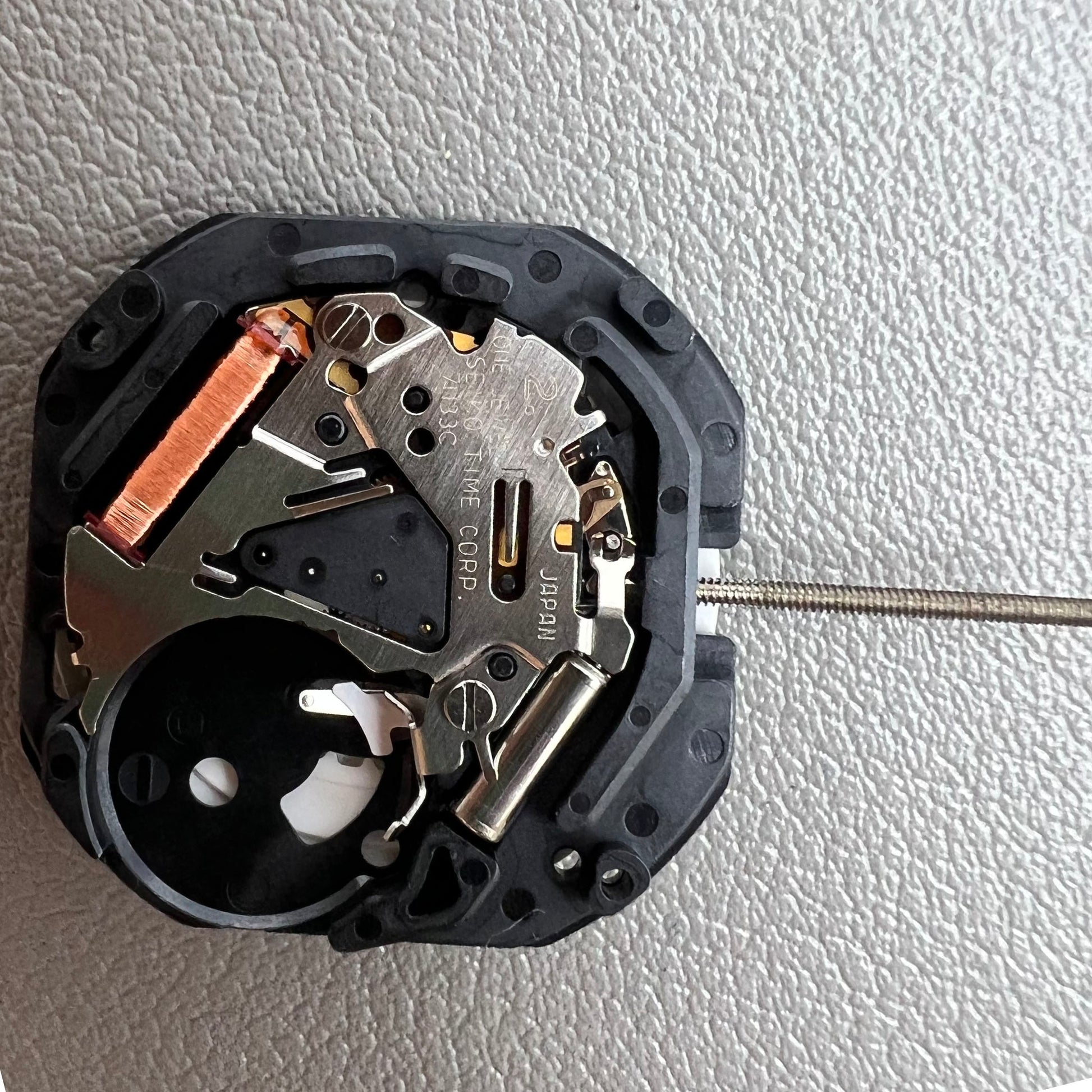 Original Japan 7N33 quartz watch movement with 3 hands and day-date display by Seiko.