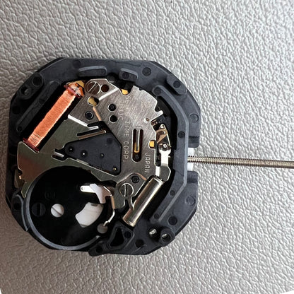 Original Japan 7N33 quartz watch movement with 3 hands and day-date display by Seiko.