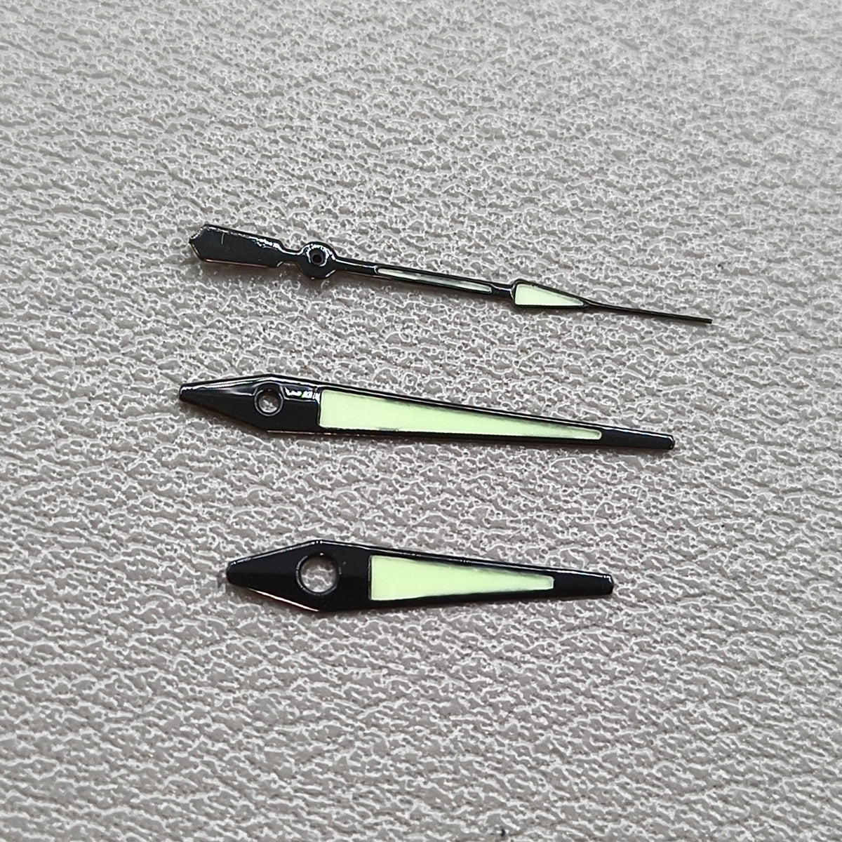 2 Sets Black Trim Arrow Shape Green Luminous Watch Hands for ISA 2331