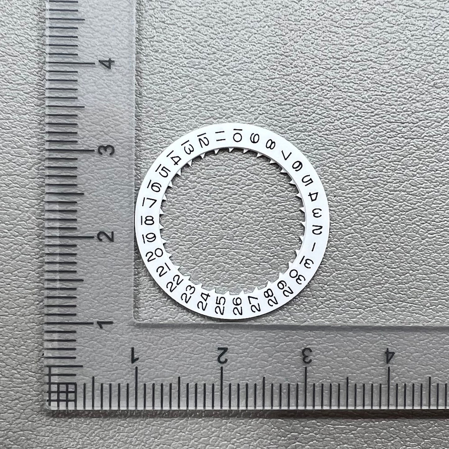 Roue de disque de date avec police spéciale blanche à 9 heures pour mouvement Miyota 8215