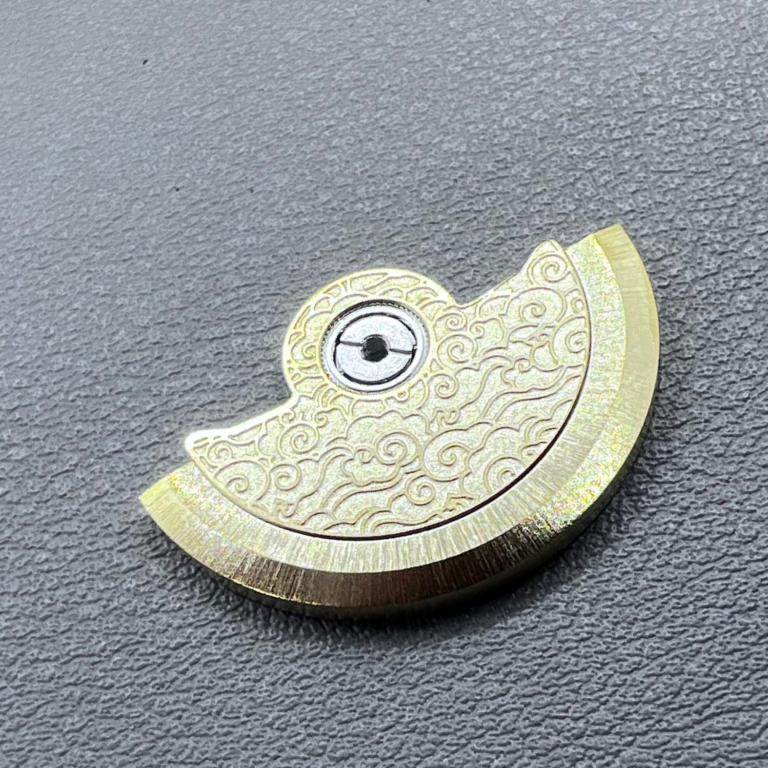 Artistic vintage golden rotor with wave design for NH34 NH35 NH36 NH38 movements.