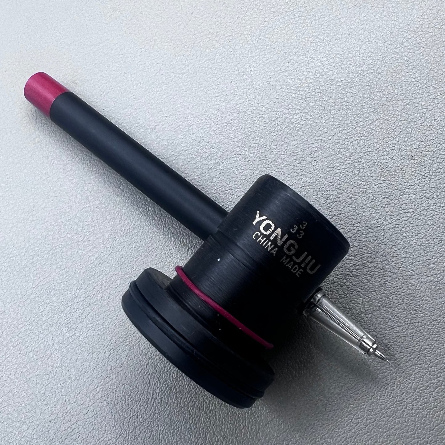 Automatic precision oiler by BG 7719-2A, ideal for watchmakers' intricate lubrication tasks.