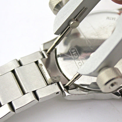 Bergeon 6825 spring bar pliers with ergonomic handles for precise watch bracelet removal