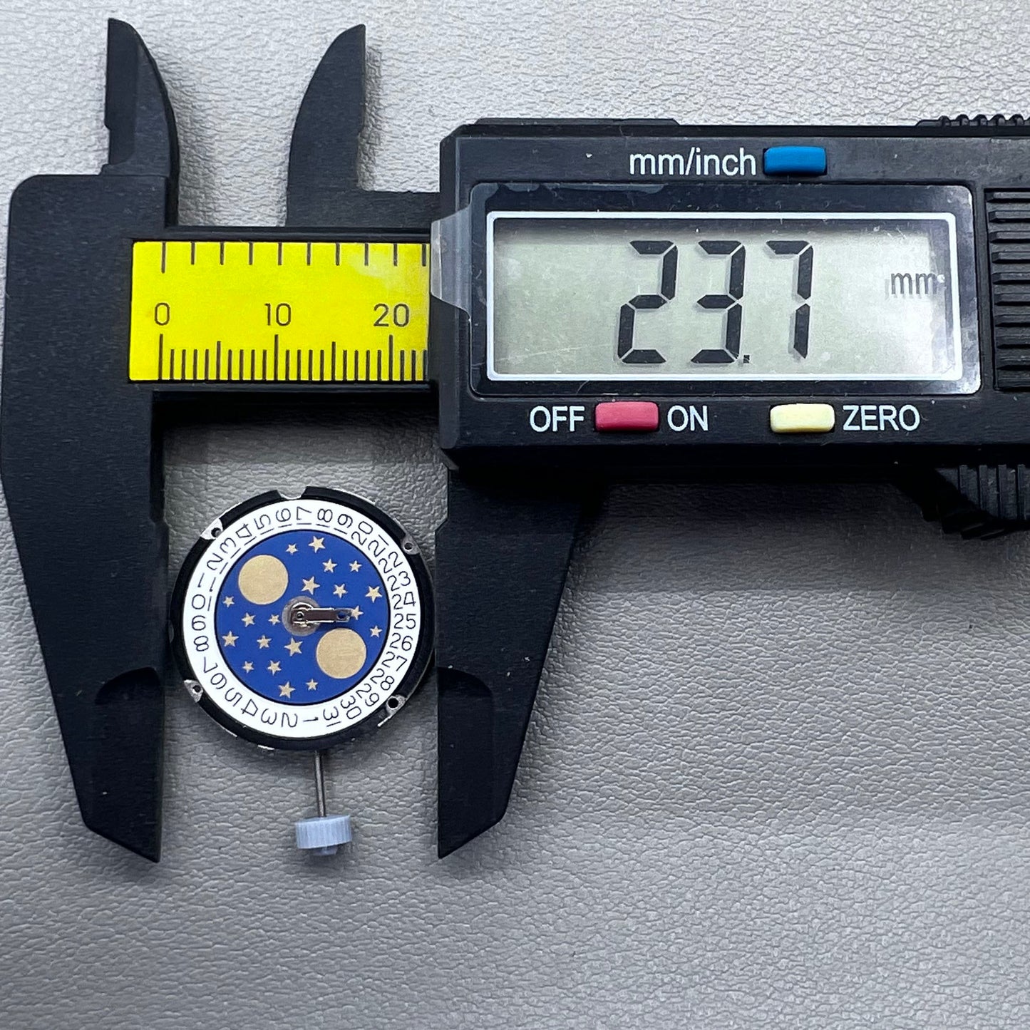 Swiss Ronda 708 quartz watch movement with date display at 3 o?clock, precise and reliable mechanism.