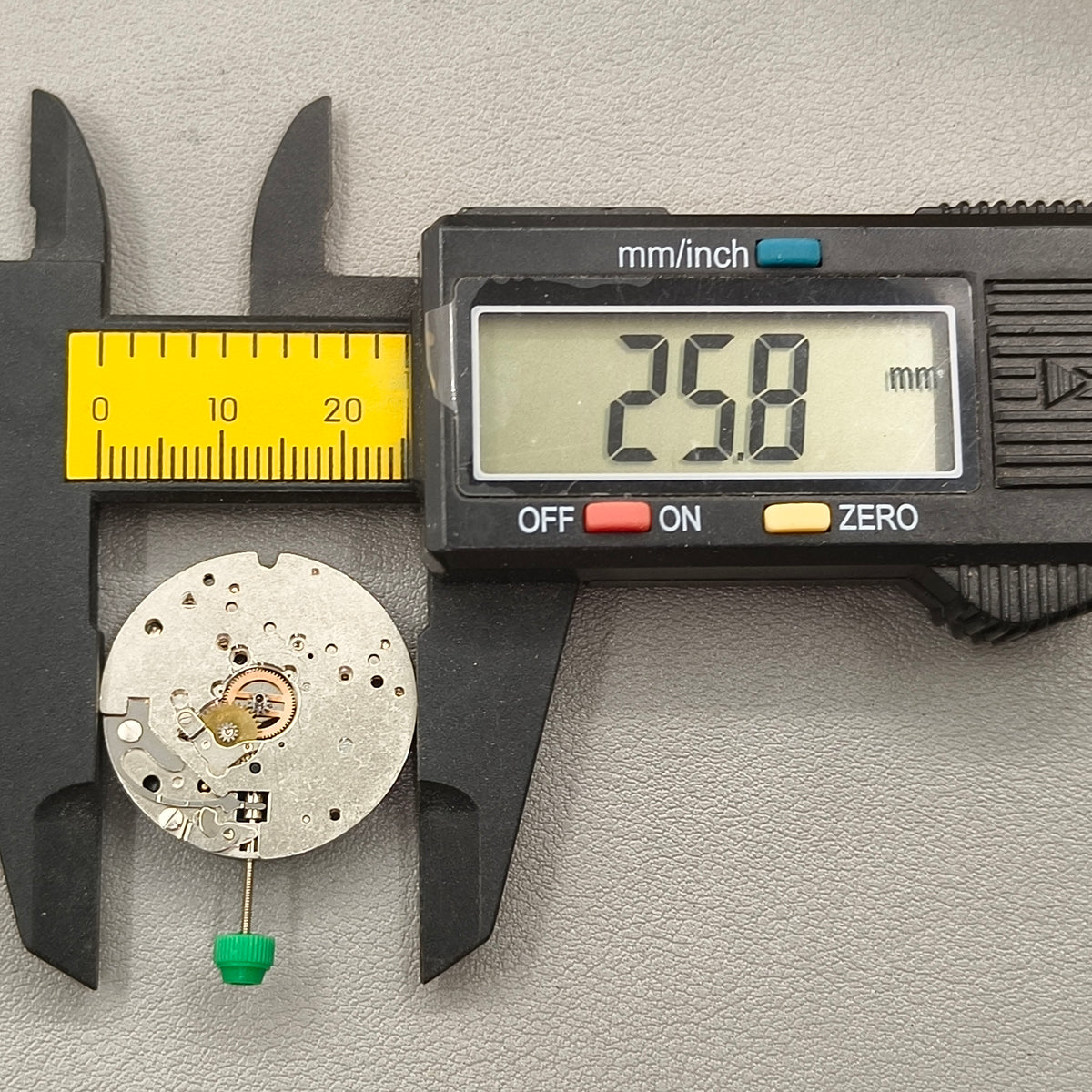Swiss ETA 6640B ETA6640.B Quartz Watch Movement 3 Hands Green Circuit Board