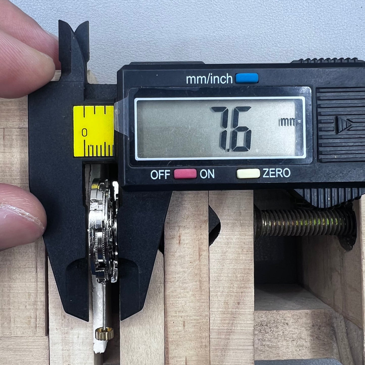 China 2813 Silver Hollow Automatic Mechanical Movement Fit for 8205 8200