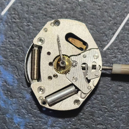 Russisches Poljot Z1656H Quarzuhrwerk mit 3 Zeigern, alter Lagerbestand