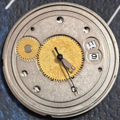 Swiss Made ETA955.232 quartz watch movement with 3 hands, precision part for watch repair and assembly.