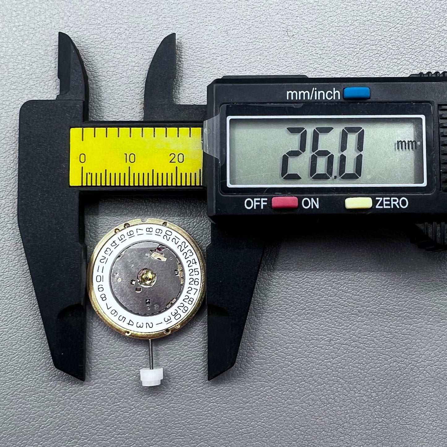 Swiss ETA E64.111 Watch Quartz Movement 3 Hands Date@3