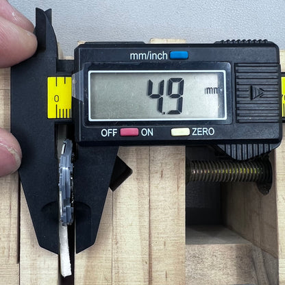 Japan Hattori VJ76B quartz watch movement with date display at 12 o'clock position, precise timekeeping.