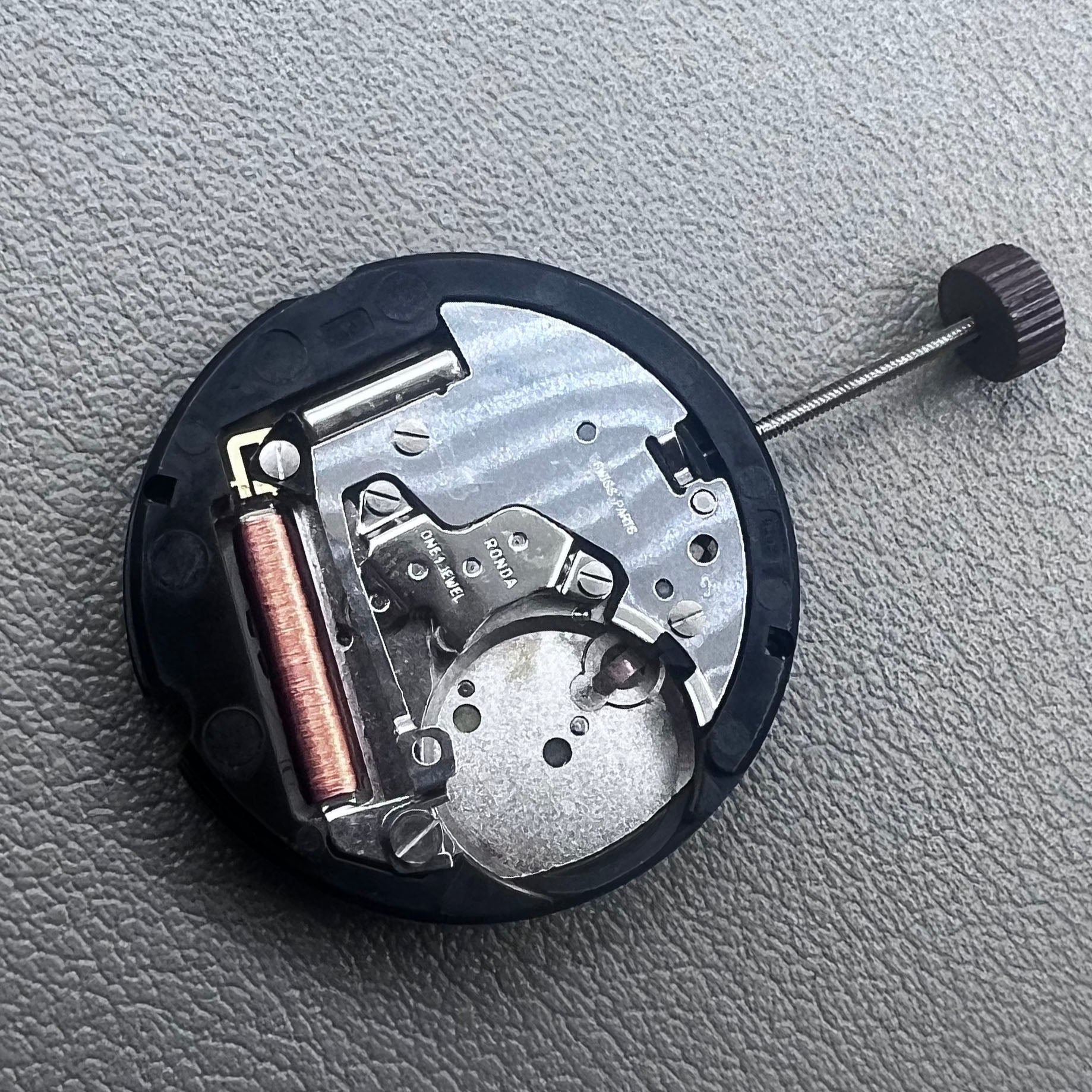 Swiss Ronda 505 24D quartz watch movement with date at 6 o'clock, precision timekeeping for accessories.