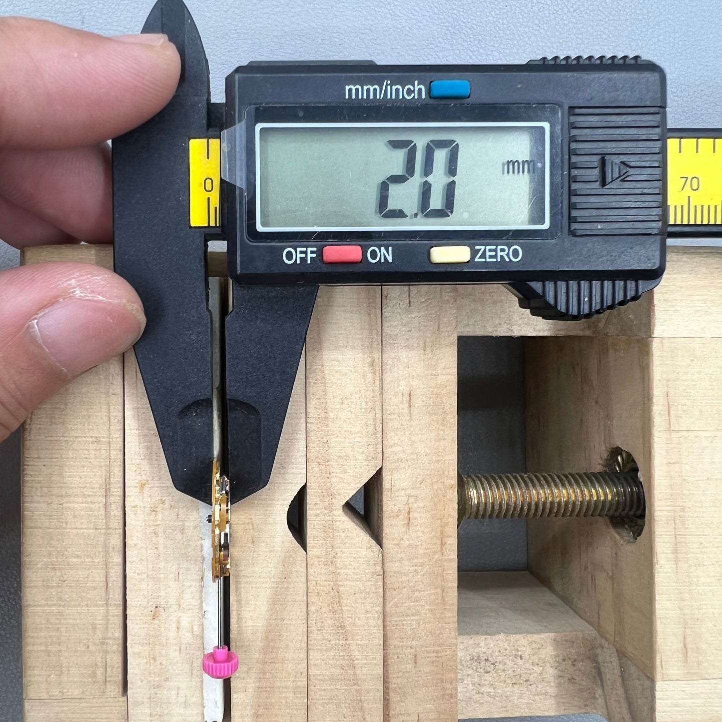 Japan Miyota Quarzwerk Uhrwerk mit Datum bei 6 Uhr, Modell 9T15, pr�zise und zuverl�ssig.