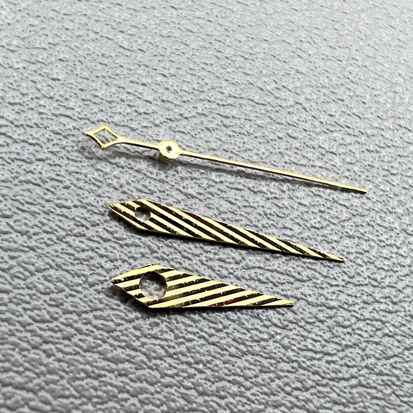 Ensemble d'aiguilles de montre dorées en sergé sans luminescence pour mouvement NH35 NH34 NH36 NH70