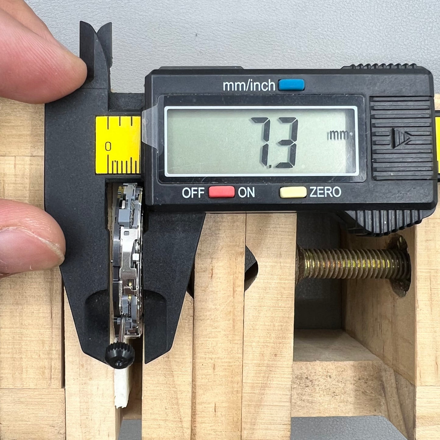 Japan Miyota 6S11 quartz watch movement featuring 2 hands, date at 3, small seconds at 6 and 12 positions.