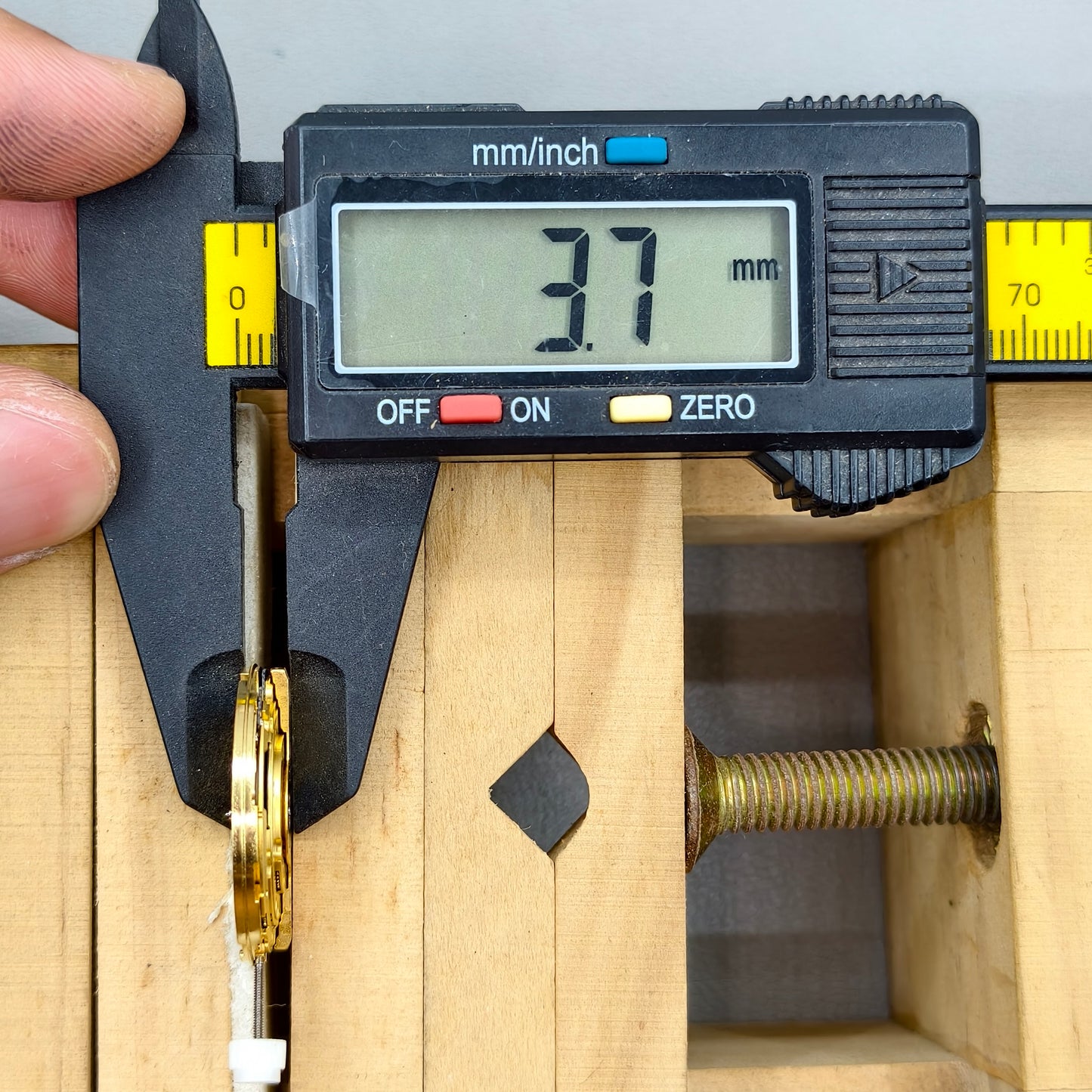 Original Swiss ETA 205.911 Golden Artificial Kinetic Energy Watch Movement
