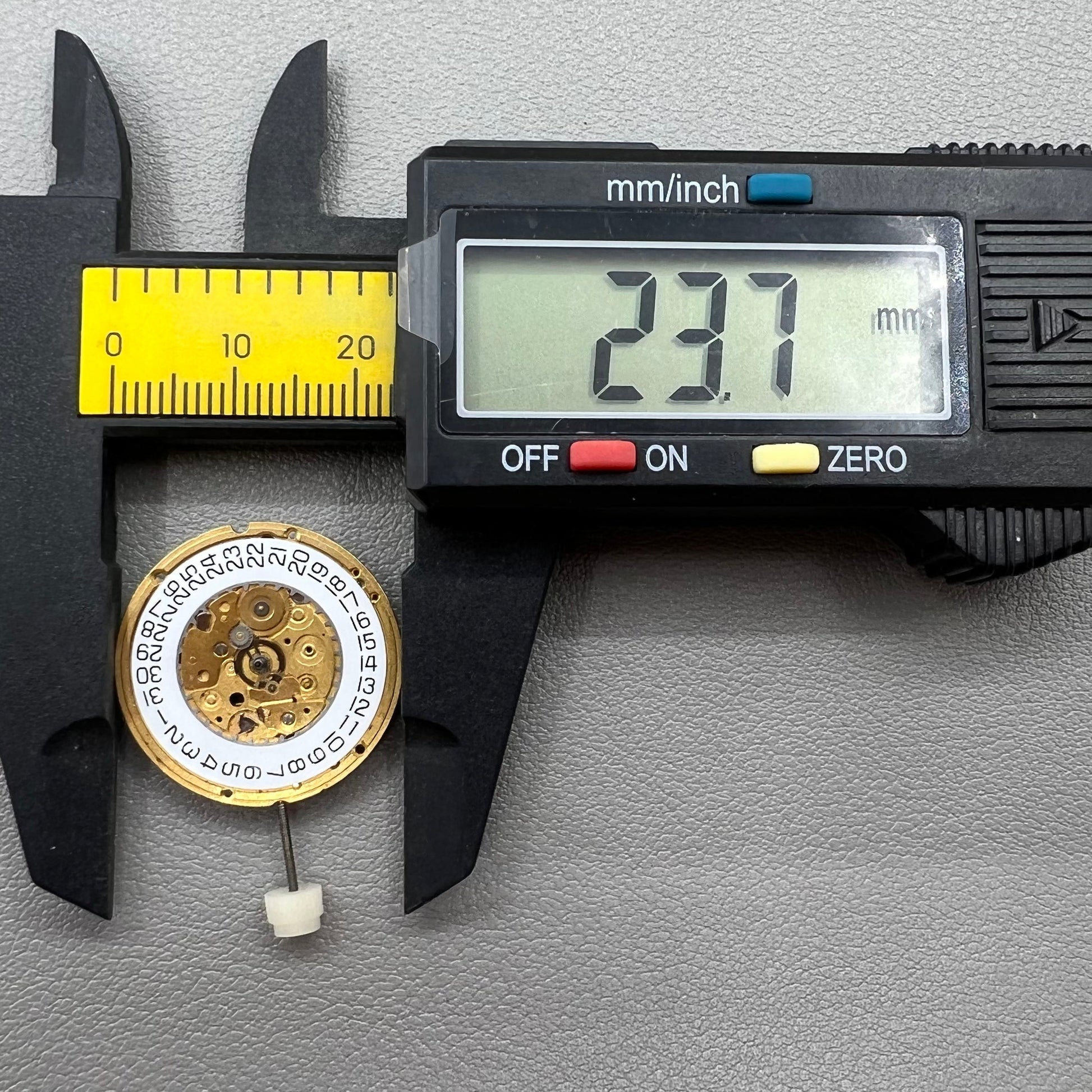 Quarzwerk Swiss ETA255.412 Uhrwerk mit drei Zeigern, wei�es Zifferblatt f�r pr�zise Zeitmessung