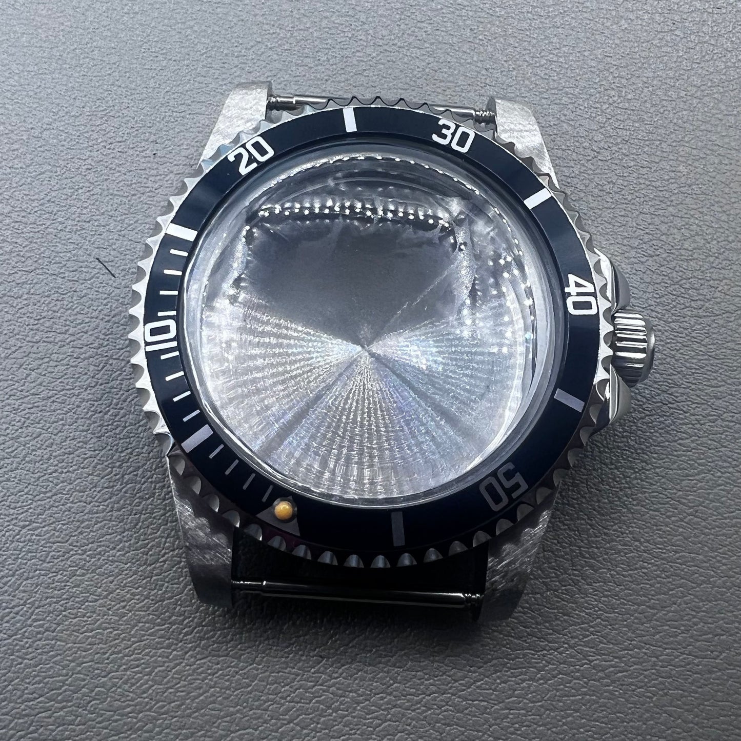39.5mm stainless steel waterproof watch case with sapphire glass, compatible with NH35/36 movements.