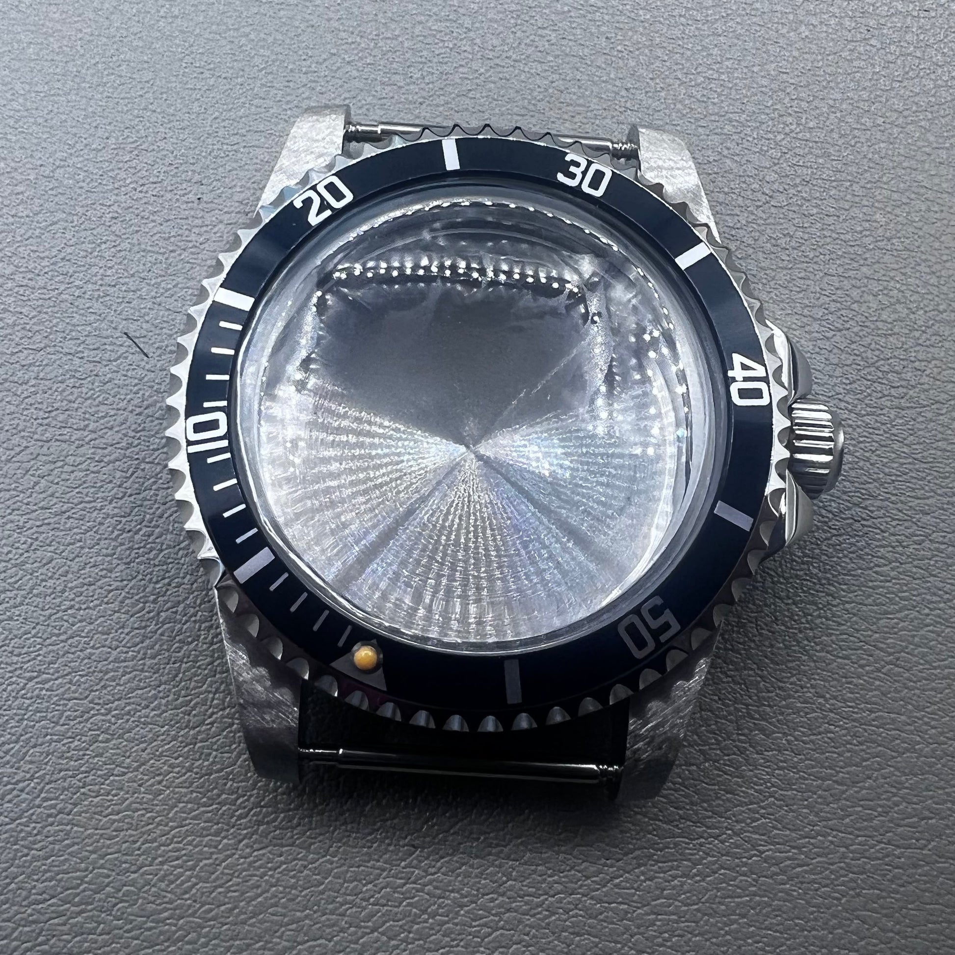 39.5mm stainless steel waterproof watch case with sapphire glass, compatible with NH35/36 movements.