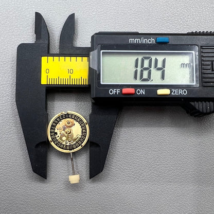 ETA 256 041 Schweizer Quarzwerk Uhr 2 Zeiger Schwarze Scheibe Datum 6 Uhr