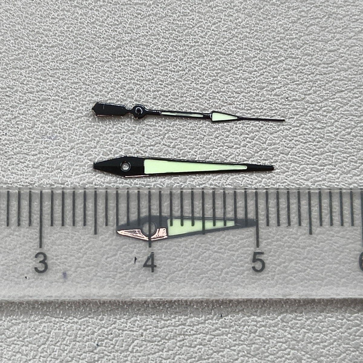 2 Sets Black Trim Arrow Shape Green Luminous Watch Hands for ISA 2331