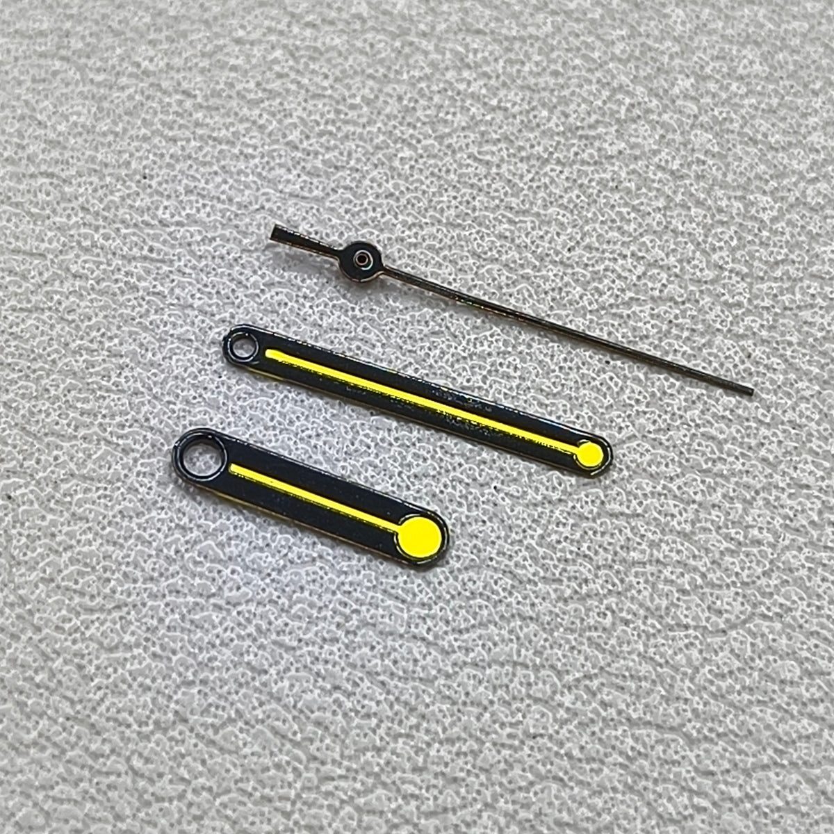 2 Sets Round Tip Black Trim Yellow Painted Hands Set for Ronda 515 Movement