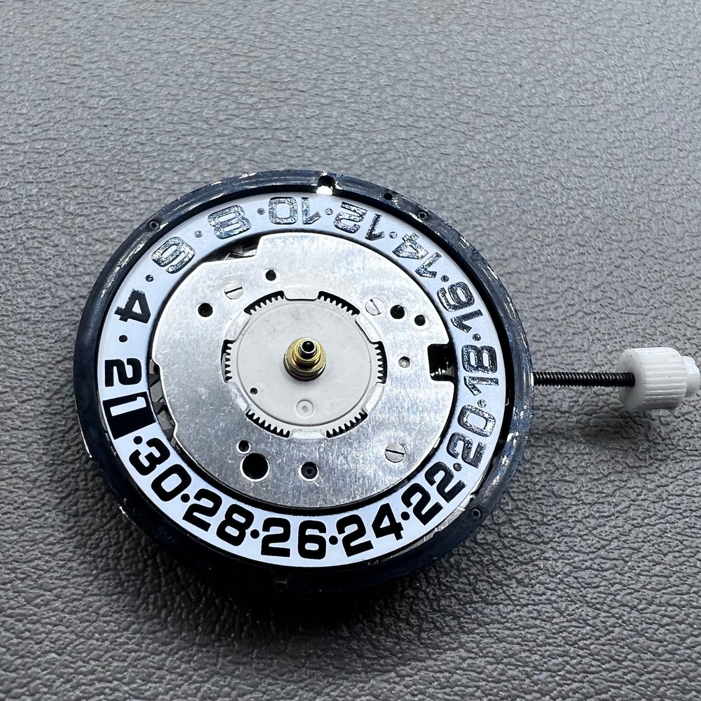 Swiss ISA 8176A 8176-1990 White Dial Watch Quartz Movement