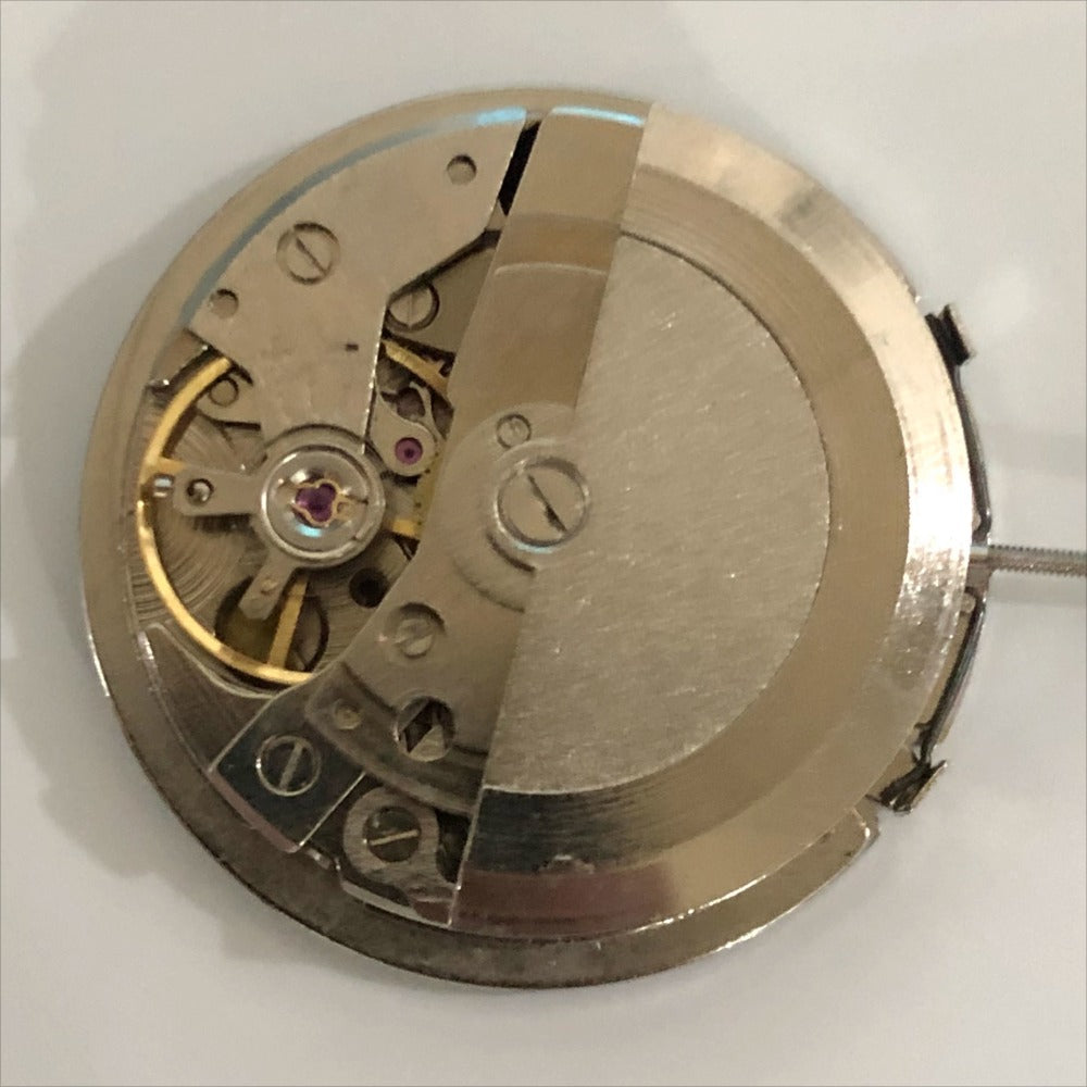 China Made 7120 mechanical watch movement with date at 3 o'clock and three hands