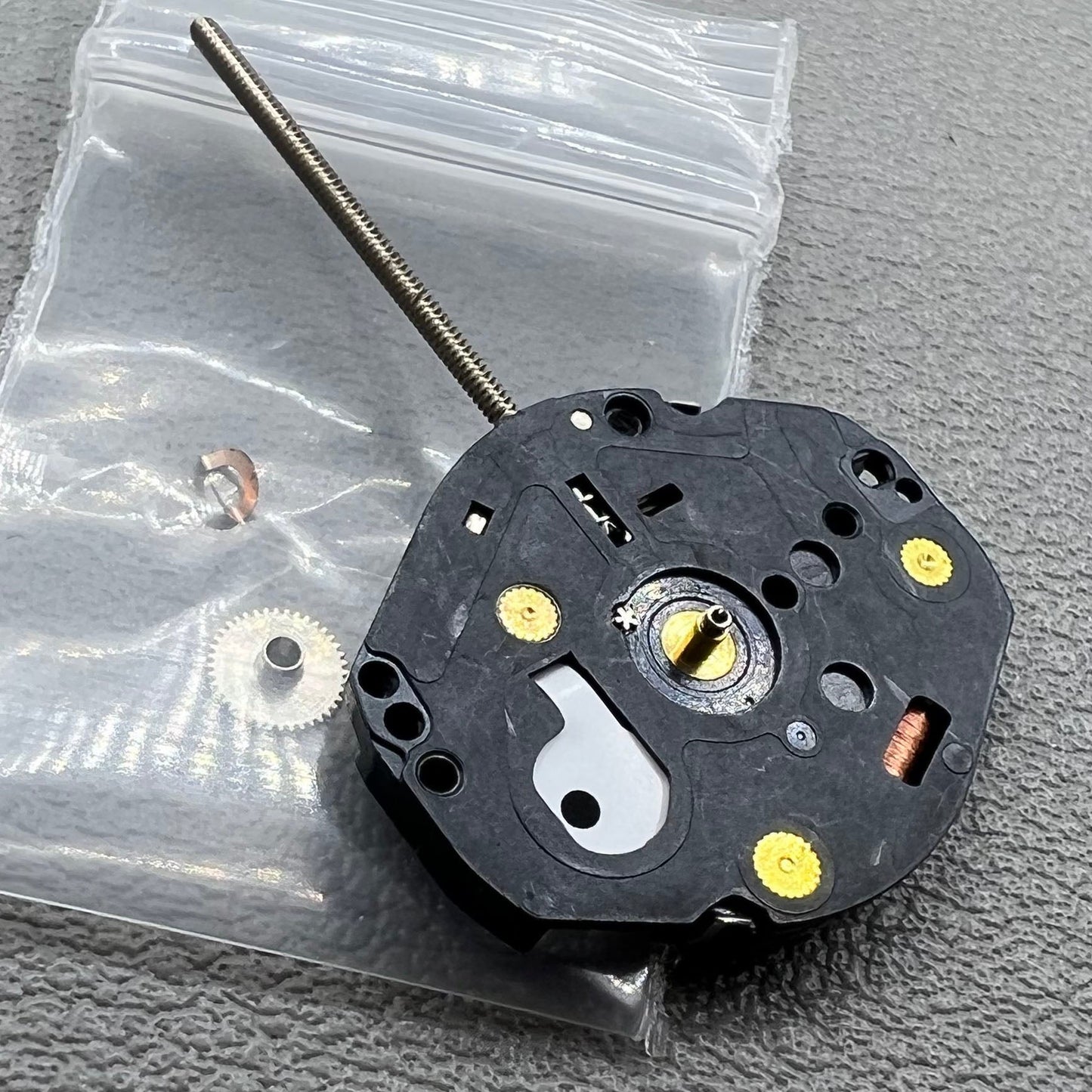 Orient Quarzwerk HY520 watch movement with 3 hands, no calendar, no jewels for precise timekeeping