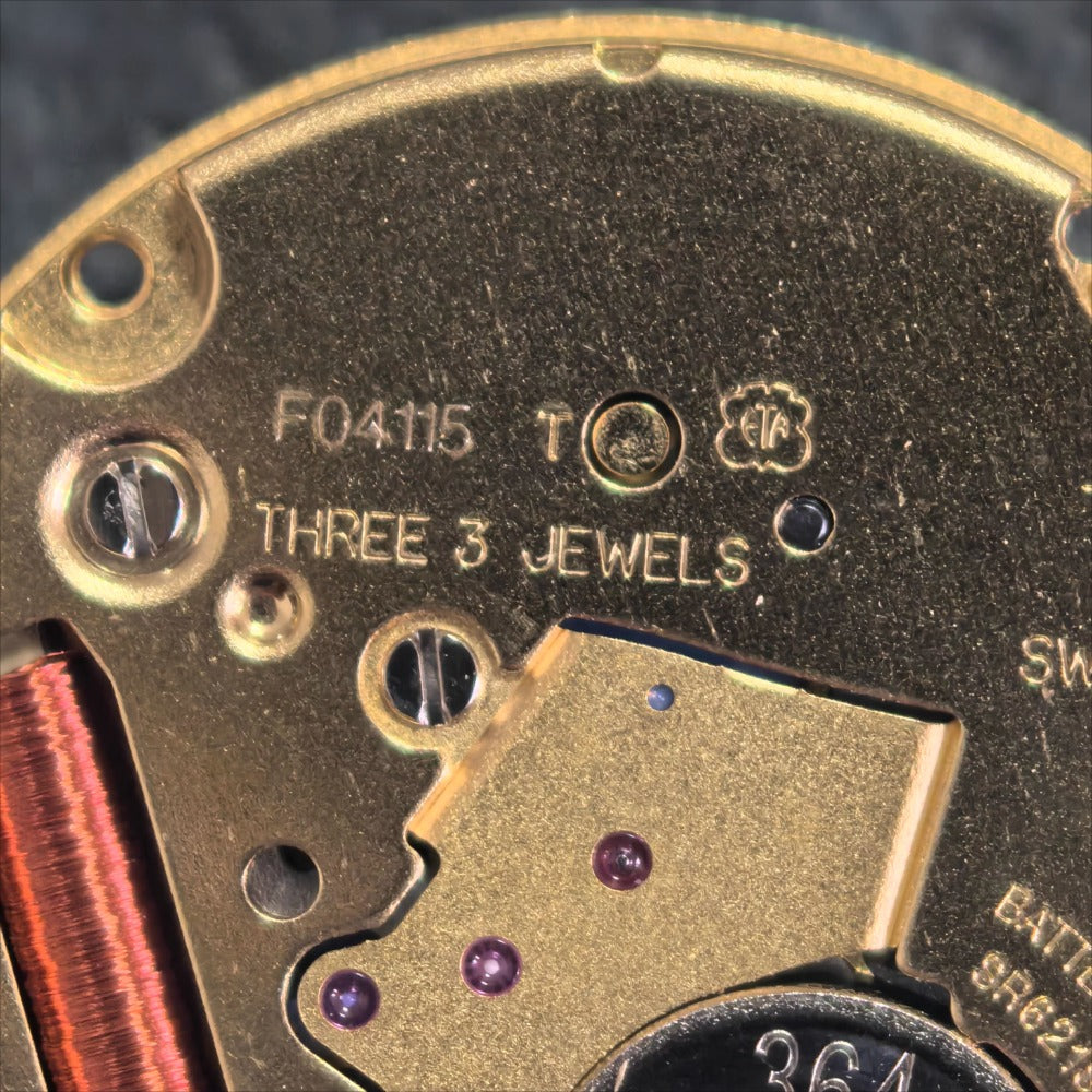 Swiss Made ETA F04.115 quartz watch movement with three hands and date display at 3 o?clock