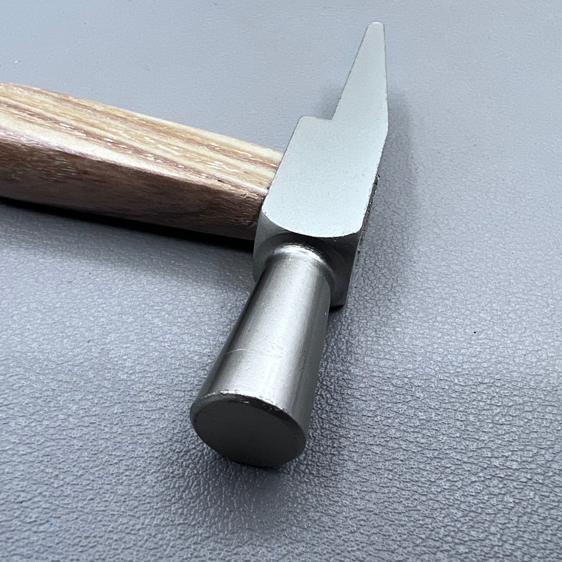 Swiss Bergeon 1438-3 precision watchmaker hammer, 70mm length, 10.5mm head for delicate repairs