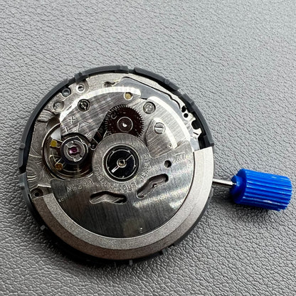 Seiko NH34 Automatisches mechanisches GMT-Uhrwerk mit Sekundenstopp und arabischem Datum bei 3 Uhr