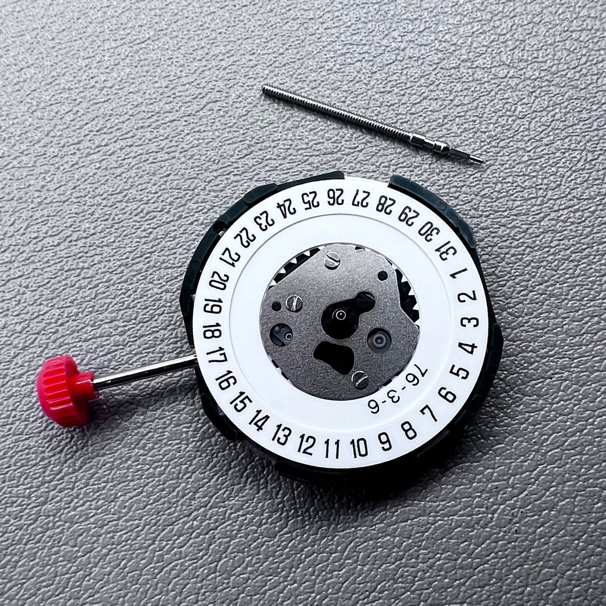 Miyota 2115 quartz movement with date at 6 o'clock and watch stem for precise timekeeping.