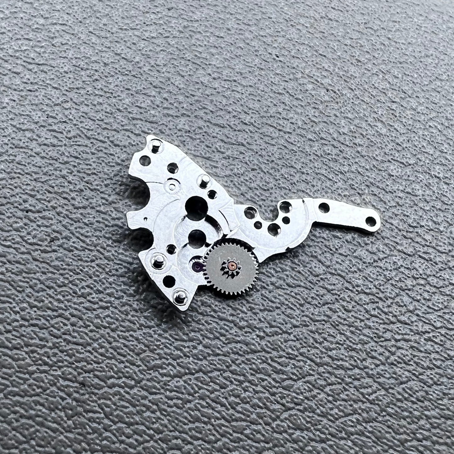 Automatic Wheel Bridge for L595.2 L592.2 ETA2000-1 movement watch part, precise fit and durable design.