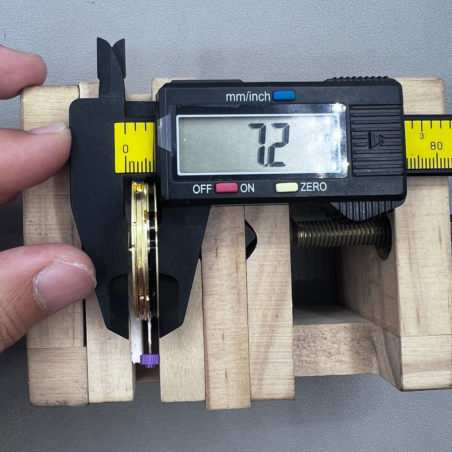 Swiss Ronda 7004.B 7004B Quartz Movement Small Big Date@12 Second@6