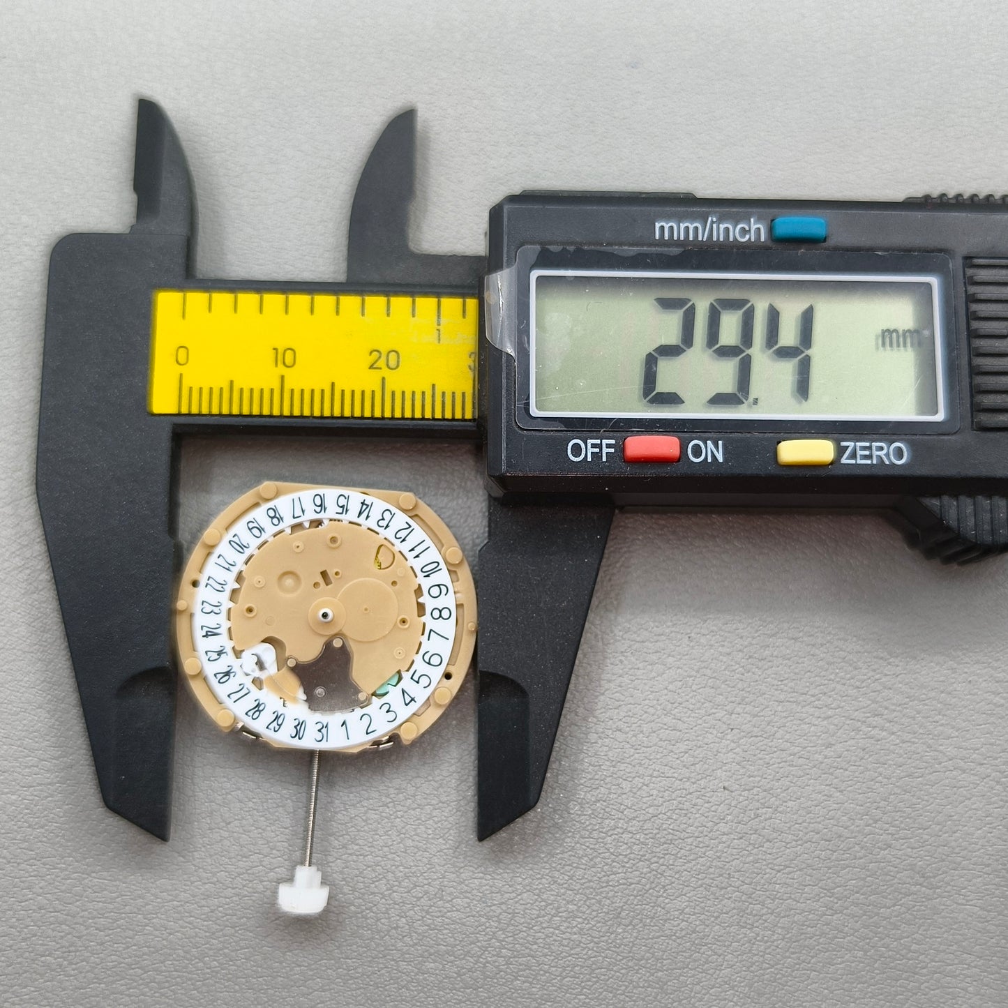Sunon PE60 Quartz Movement 3 Hands Date@6 With Small Second @3@9