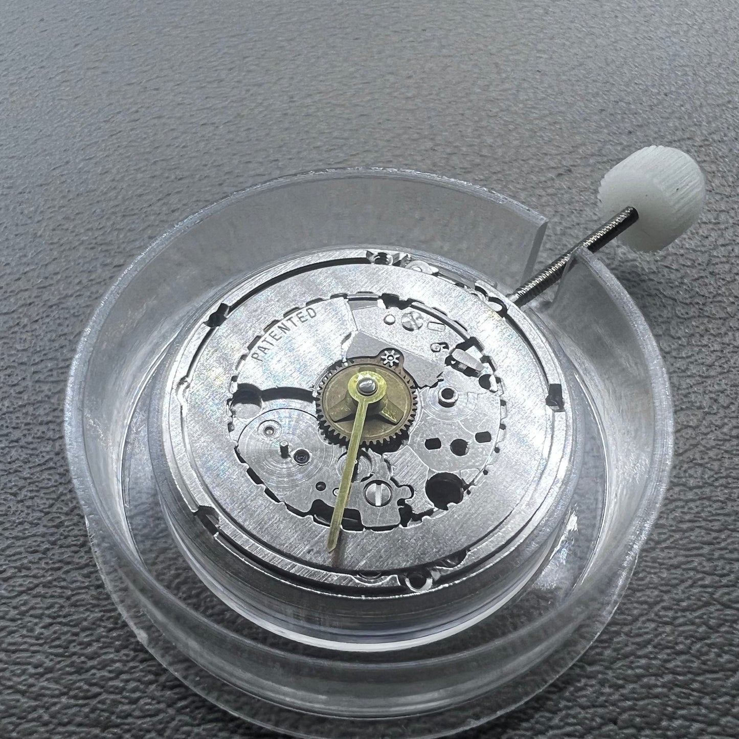 Swiss ETA 956.032 quartz watch movement with 2 hands, precise timekeeping for watchmakers.