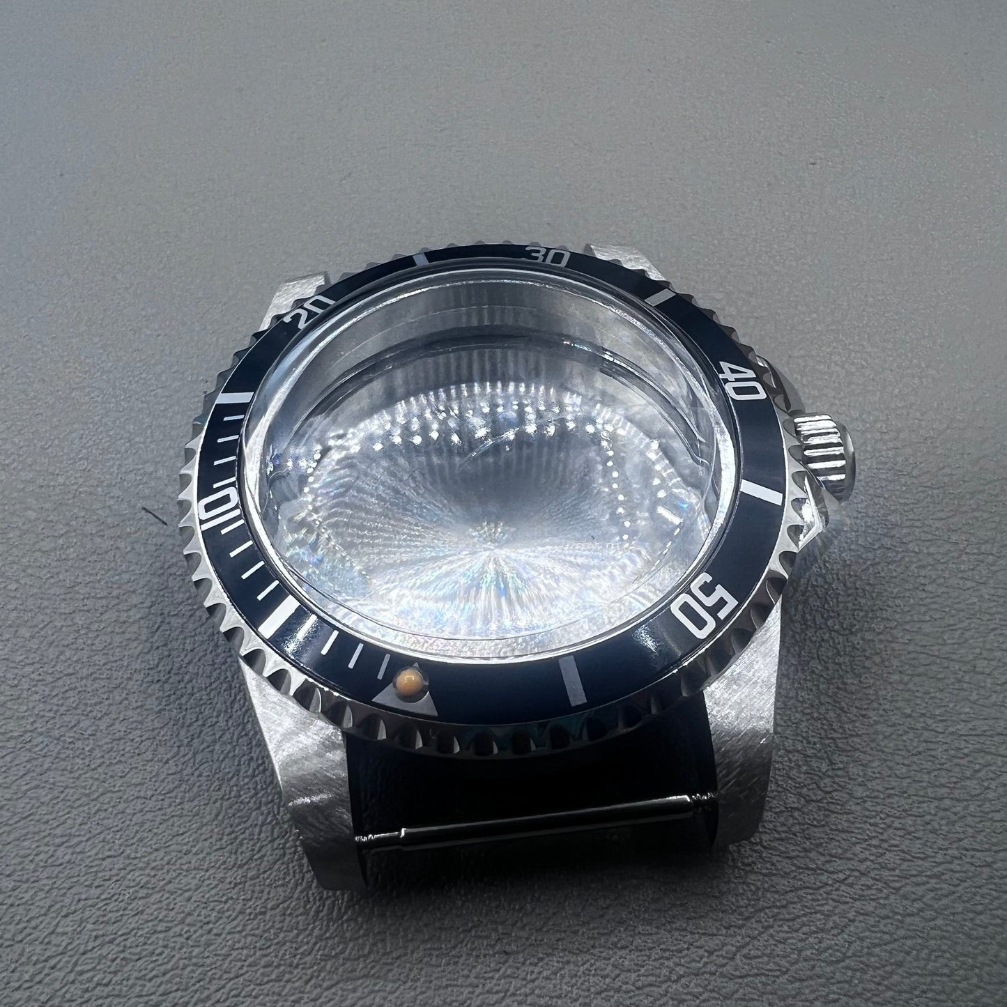 39.5mm stainless steel waterproof watch case with sapphire glass, compatible with NH35/36 movements.