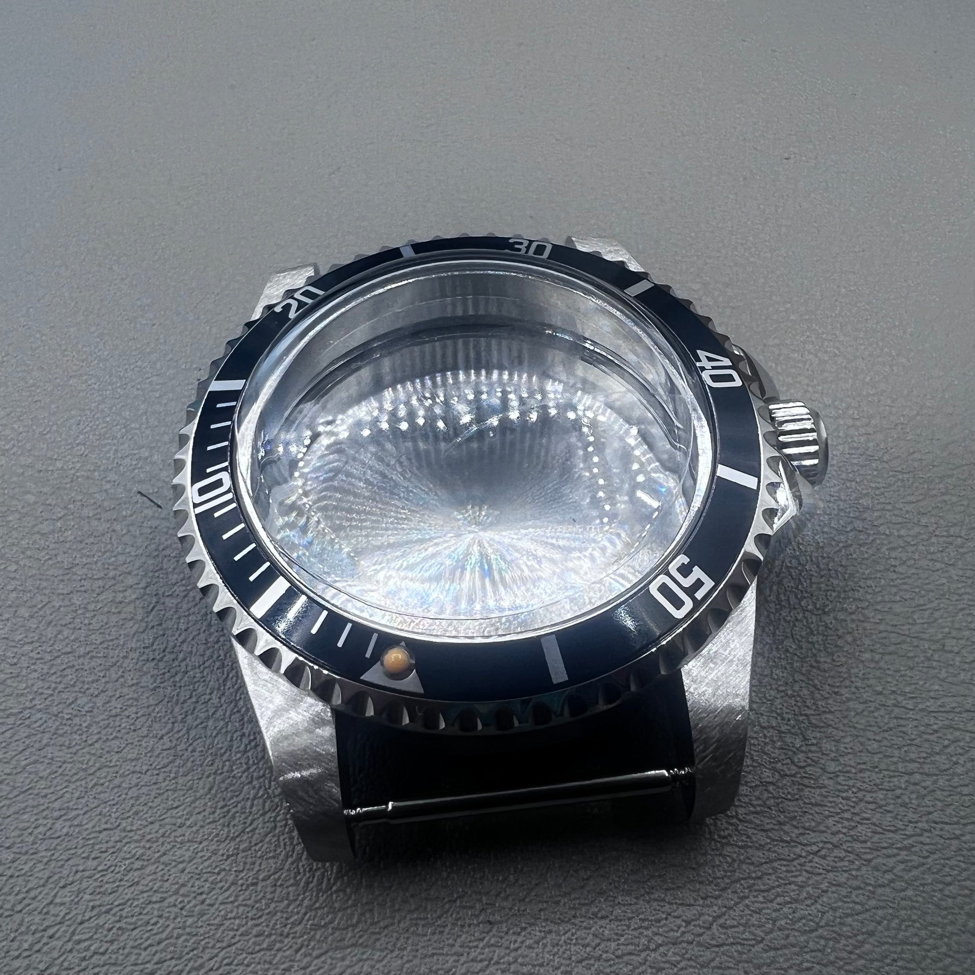 39.5mm stainless steel waterproof watch case with sapphire glass, compatible with NH35/36 movements.