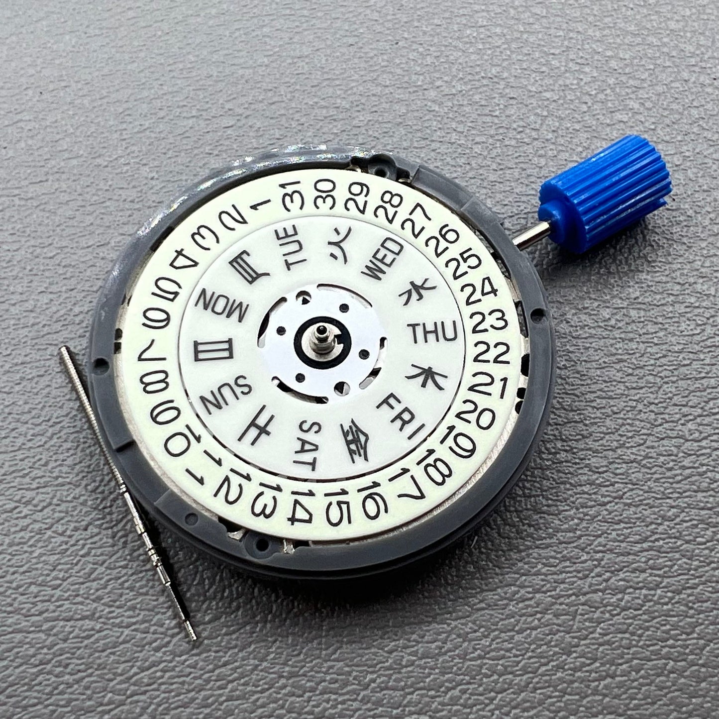 Seiko Automatikwerk NH36A mit blauem Zifferblatt und wei�er leuchtender Krone, mechanisches Uhrwerk