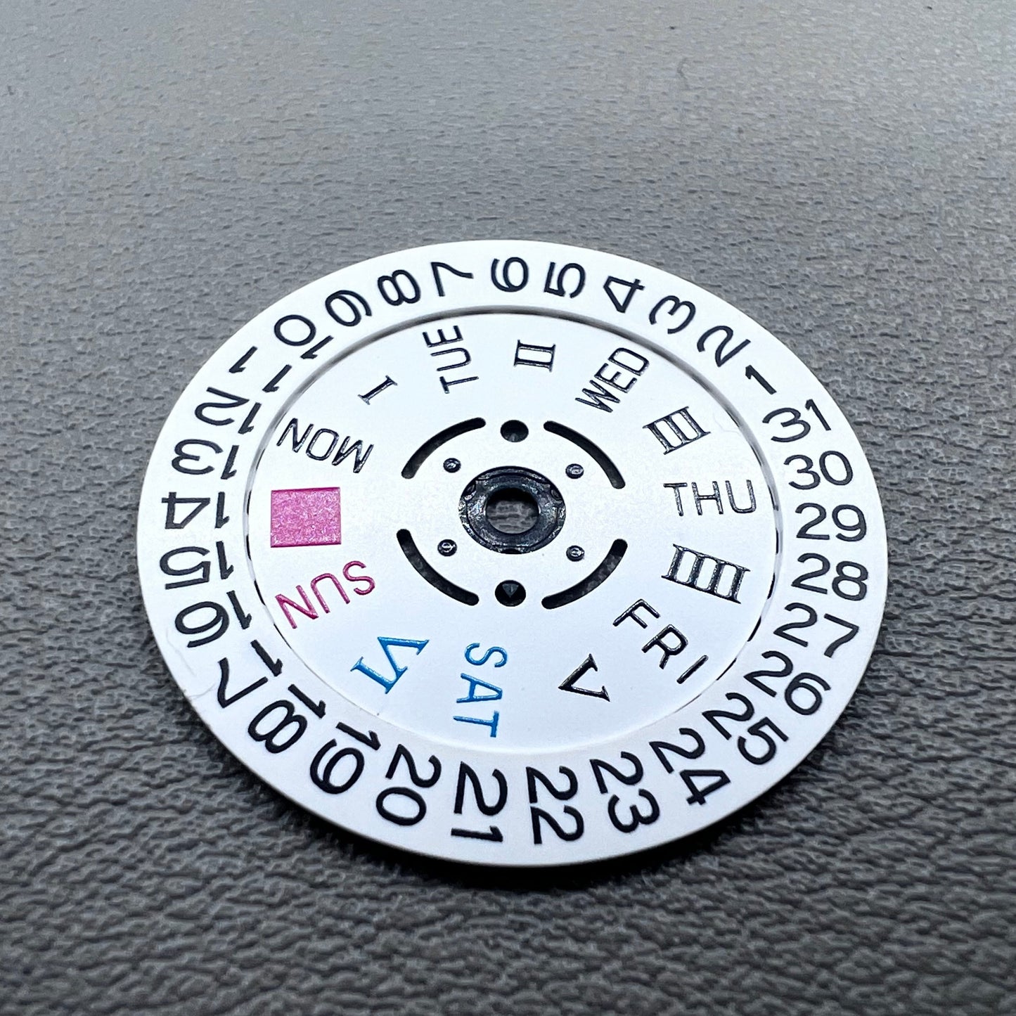 White date disk with Roman and English fonts for NH36 watch movement by Crown@3.8, precise calendar function.