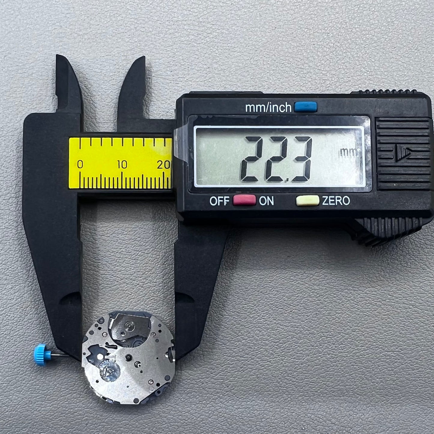 Japan Miyota 6P23 quartz watch movement with 5 hands, precise timekeeping for watch accessories.